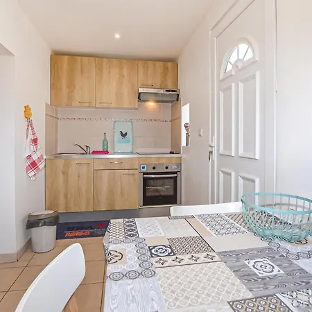 1 Bedroom Awesome In Apartment *