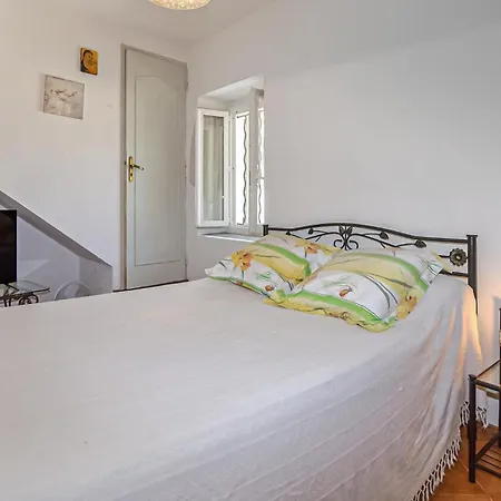 Apartment 1 Bedroom Awesome In